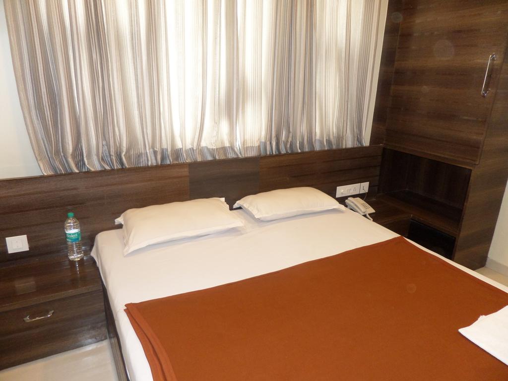 Sai Heera Residency Hotell Shirdi Rum bild
