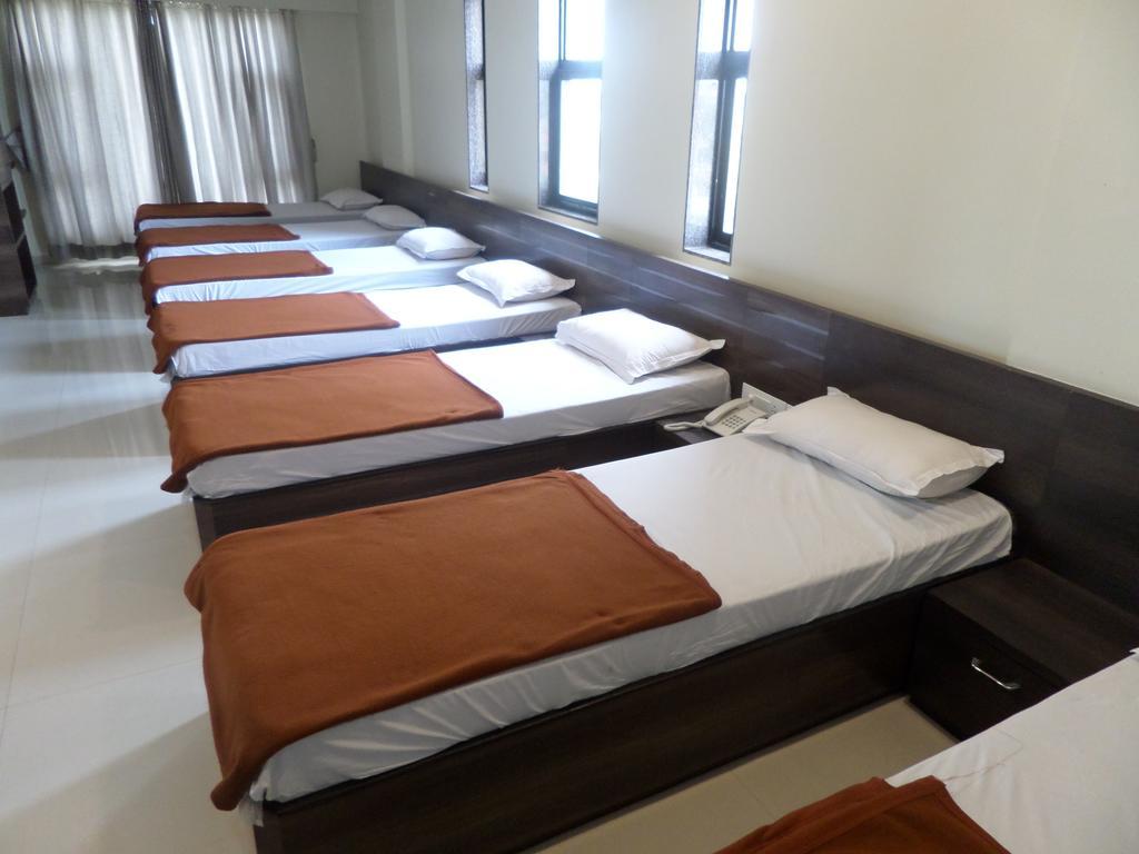 Sai Heera Residency Hotell Shirdi Rum bild
