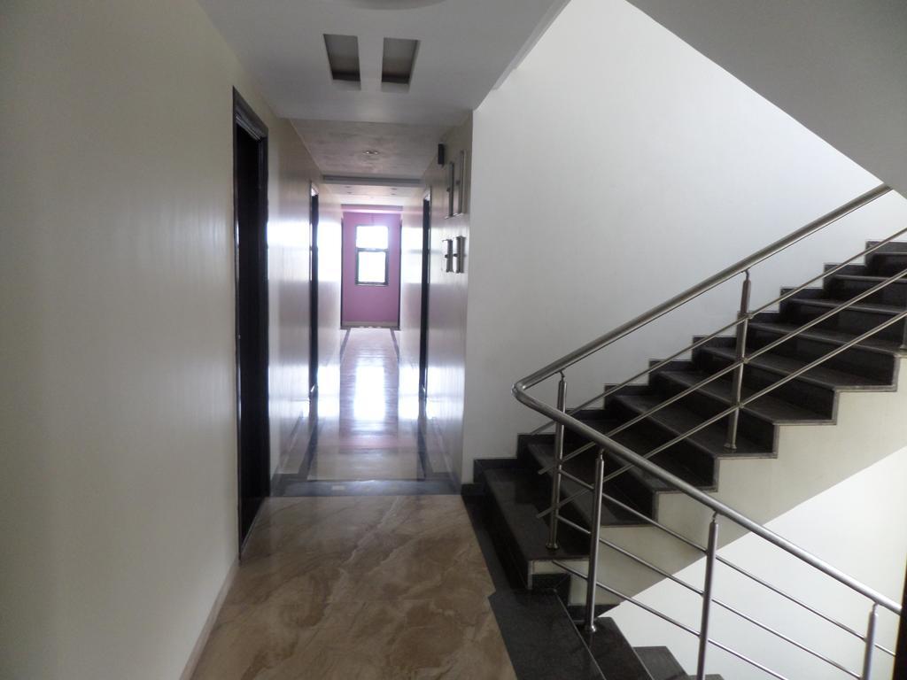 Sai Heera Residency Hotell Shirdi Exteriör bild